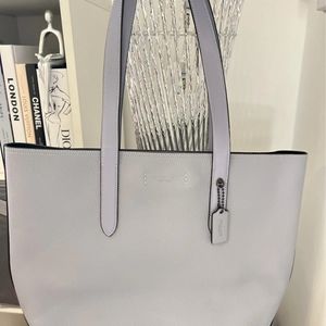 Meet your Posher, Adela